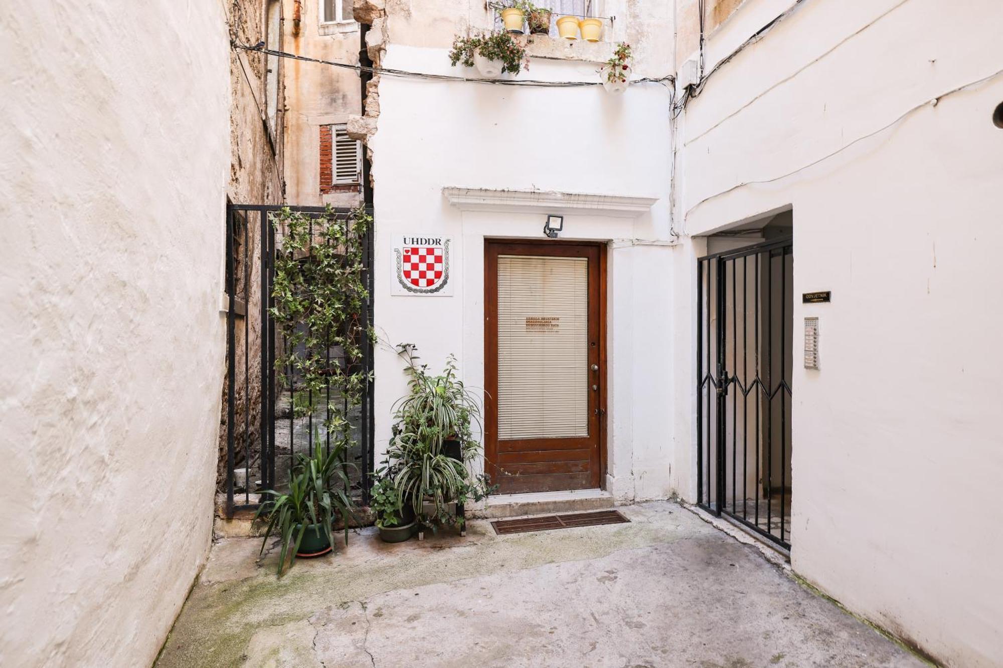 Hidden Apartments In The City Center Zadar Exterior photo